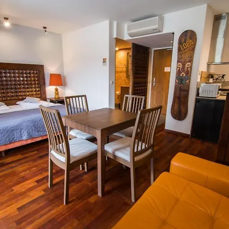 Lola * Шклярска-Поремба