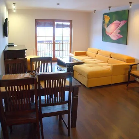 Lola Apartment *