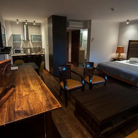 Lola Apartment *